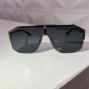 Gucci men’s sunglasses black lenses and gold frame. GG 0291S GG 291S